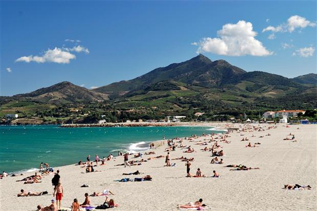 Au pied des Pyrénées, Argelès Plage est la dernière plage de sable avant les criques